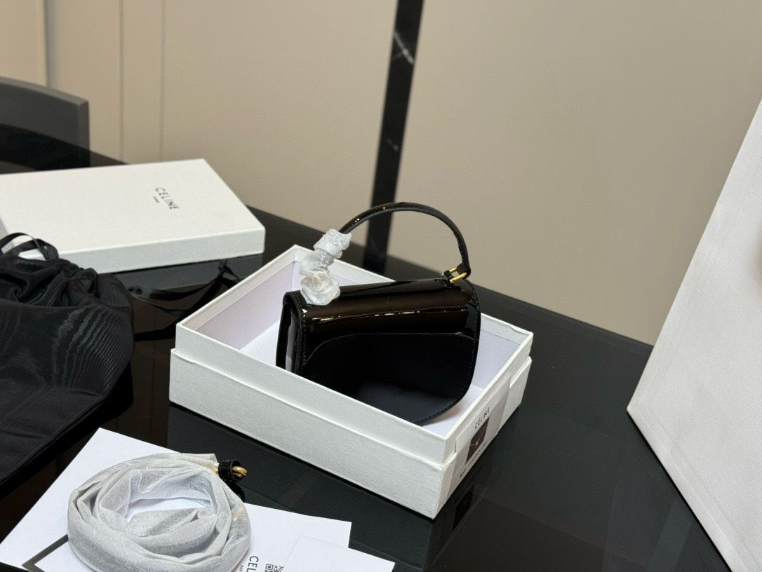 ☆【CELINE】☆レディース トリオペ ミニ ボックスバッグ☆ Celine] ベサス トリオンフ ミニバッグ - 専用ボックス付き