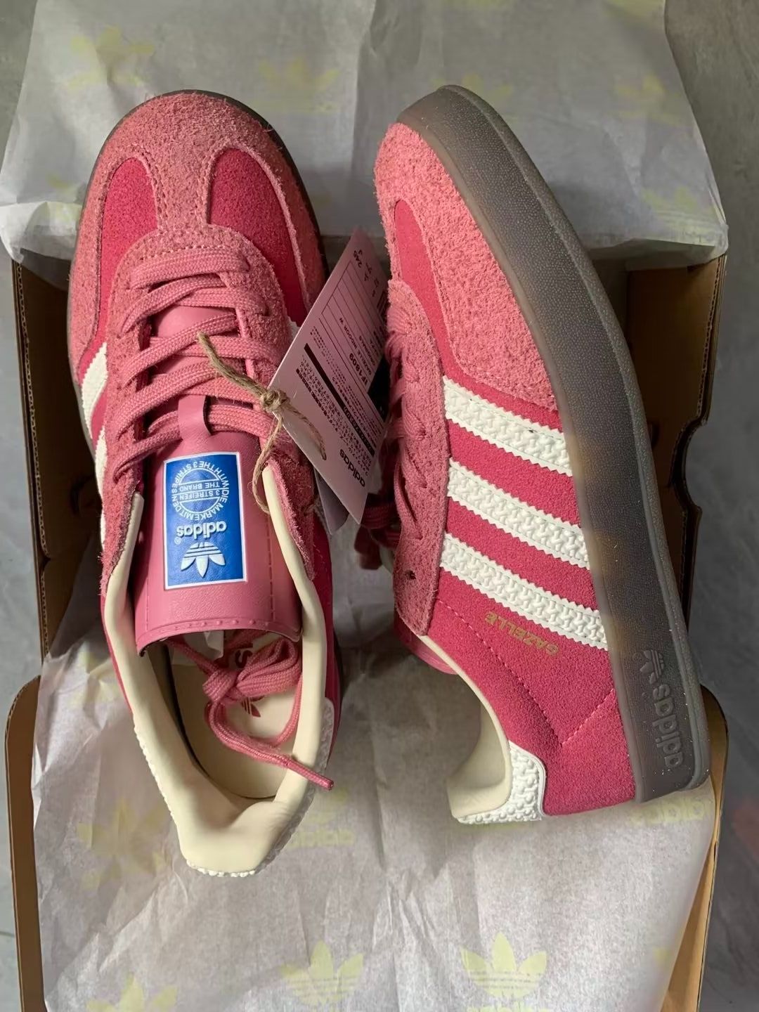 品切品！アディダスadidas いがめ ガゼルインドア 23.5ピンク サンバ♡