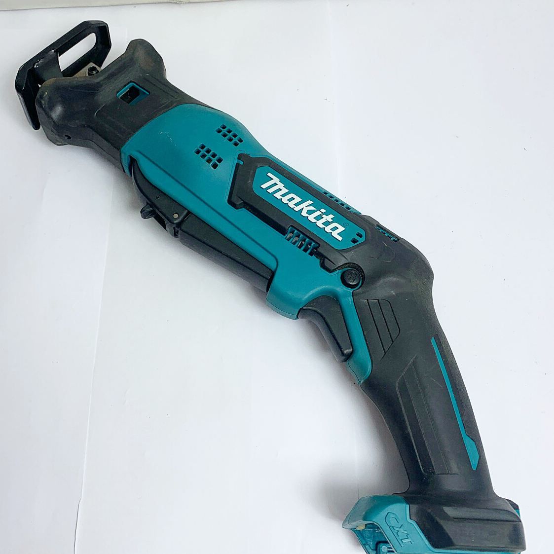 ♭♭MAKITA マキタ 充電式レシプロソー　10.8Ｖ　本体のみ JR104D