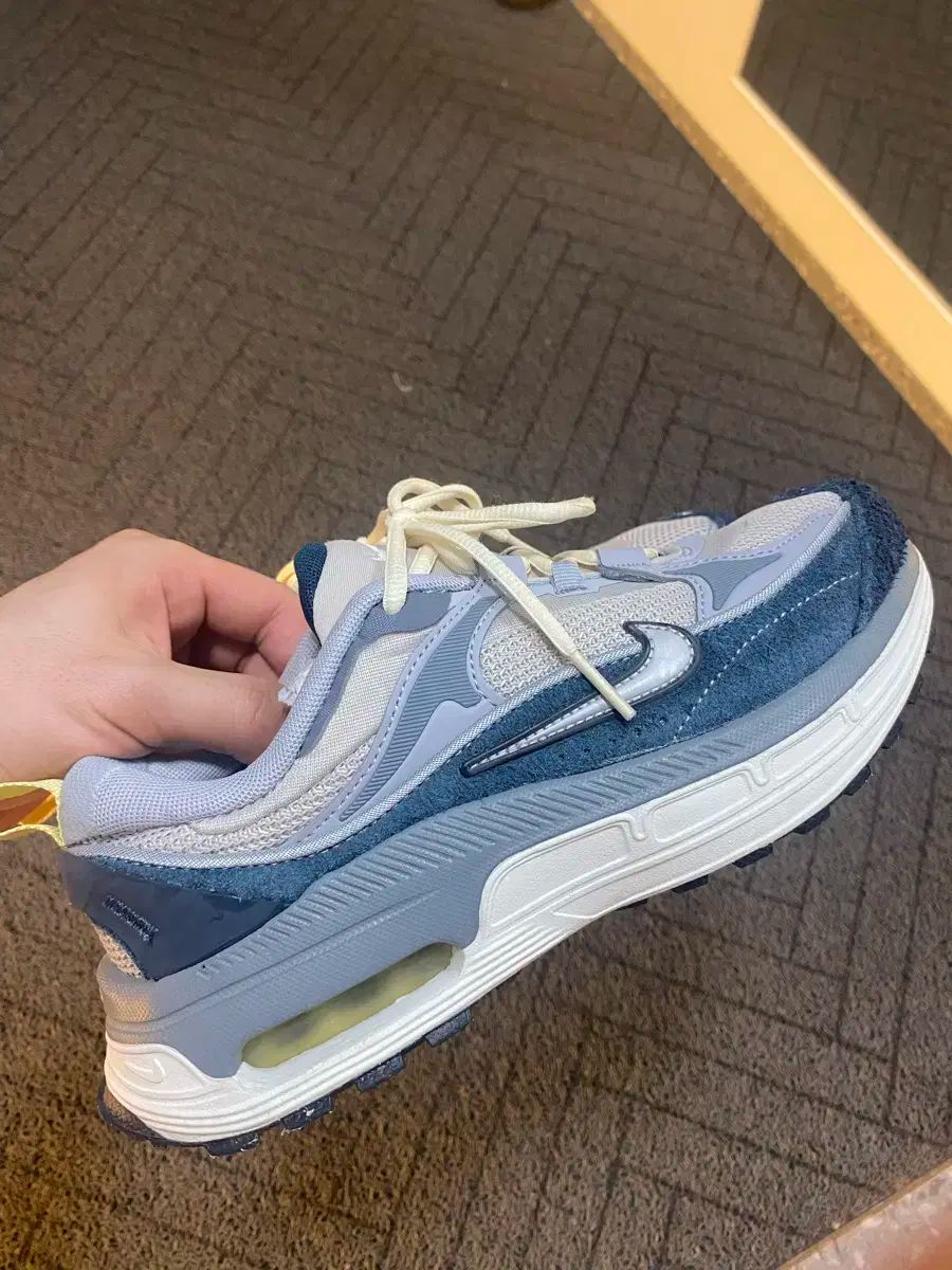 NIKE ナイキ エアマックス ブリス 240