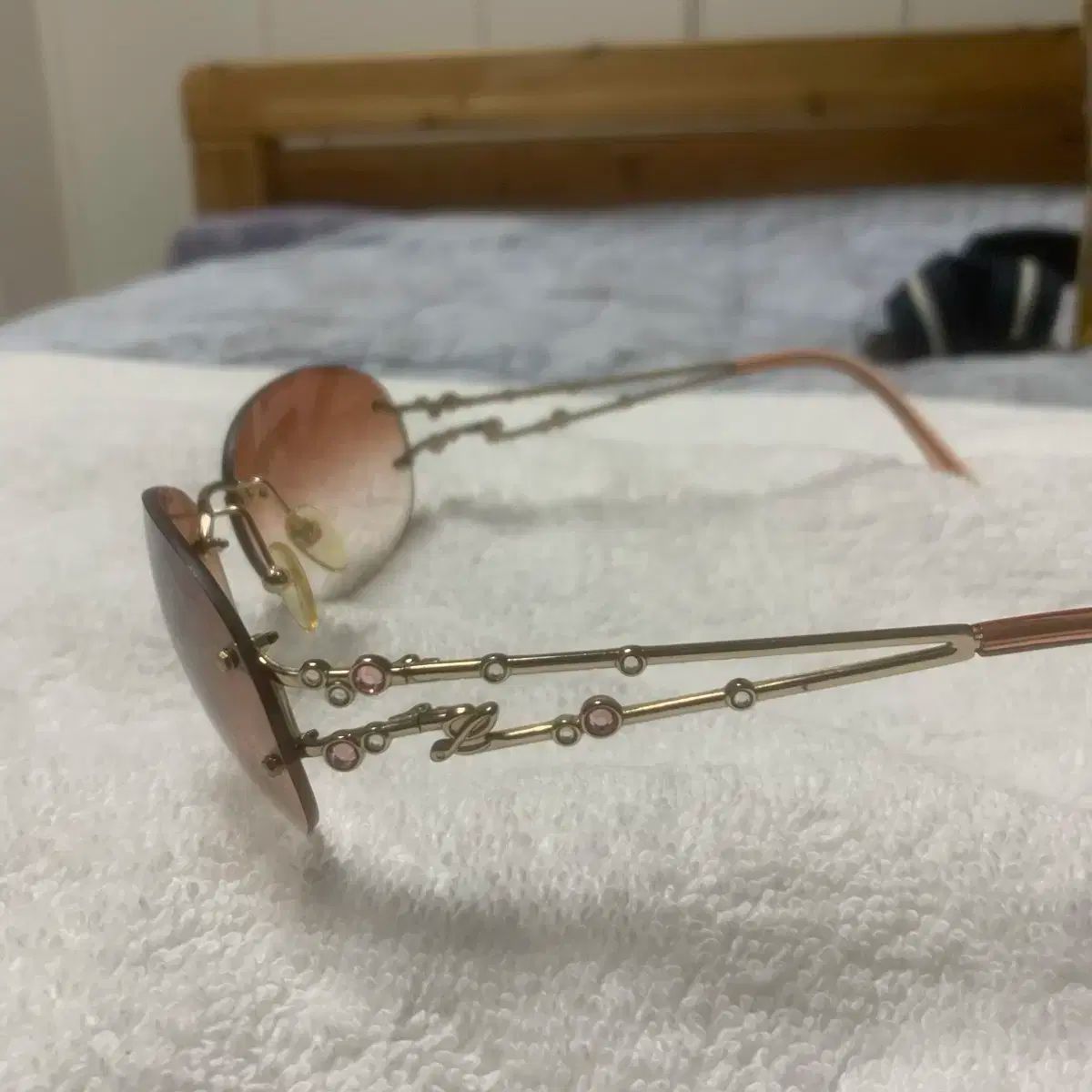 極美品☆FENDI フェンディ FE40064F サングラス アイウェア ベージュ  