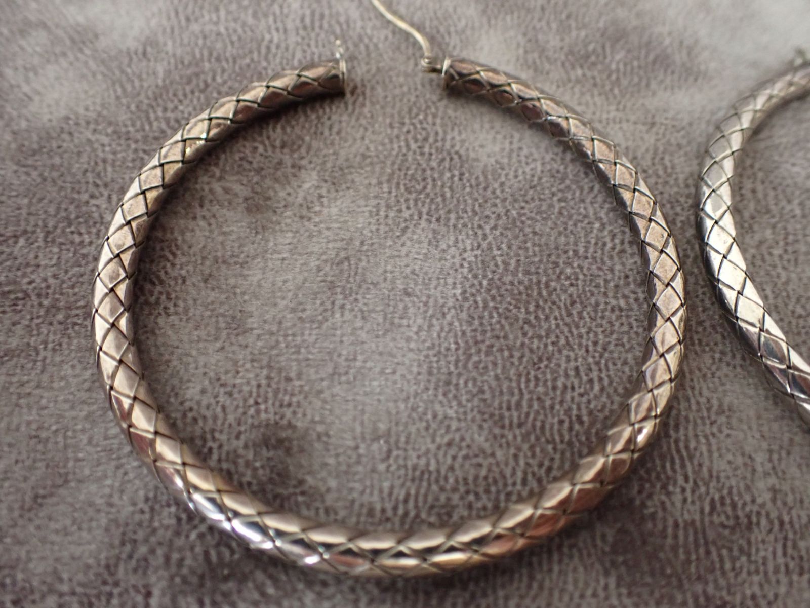 BOTTEGA VENETA イントレチャート フープピアス シルバー BOTTEGA