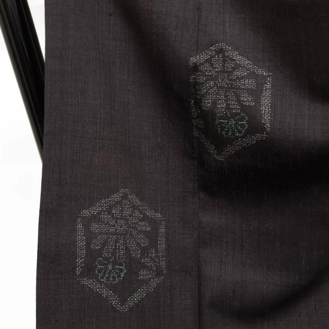 小紋　本場結城紬　亀甲　菊花　ダークトーン　100亀甲　着物　064a d 小紋 本場結城紬 亀甲 菊花 ダークトーン 100亀甲 着物 064a d