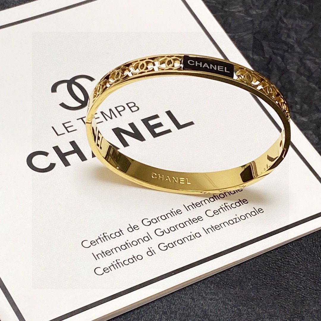 今日 Chanel シャネル オープンワーク ブレスレット