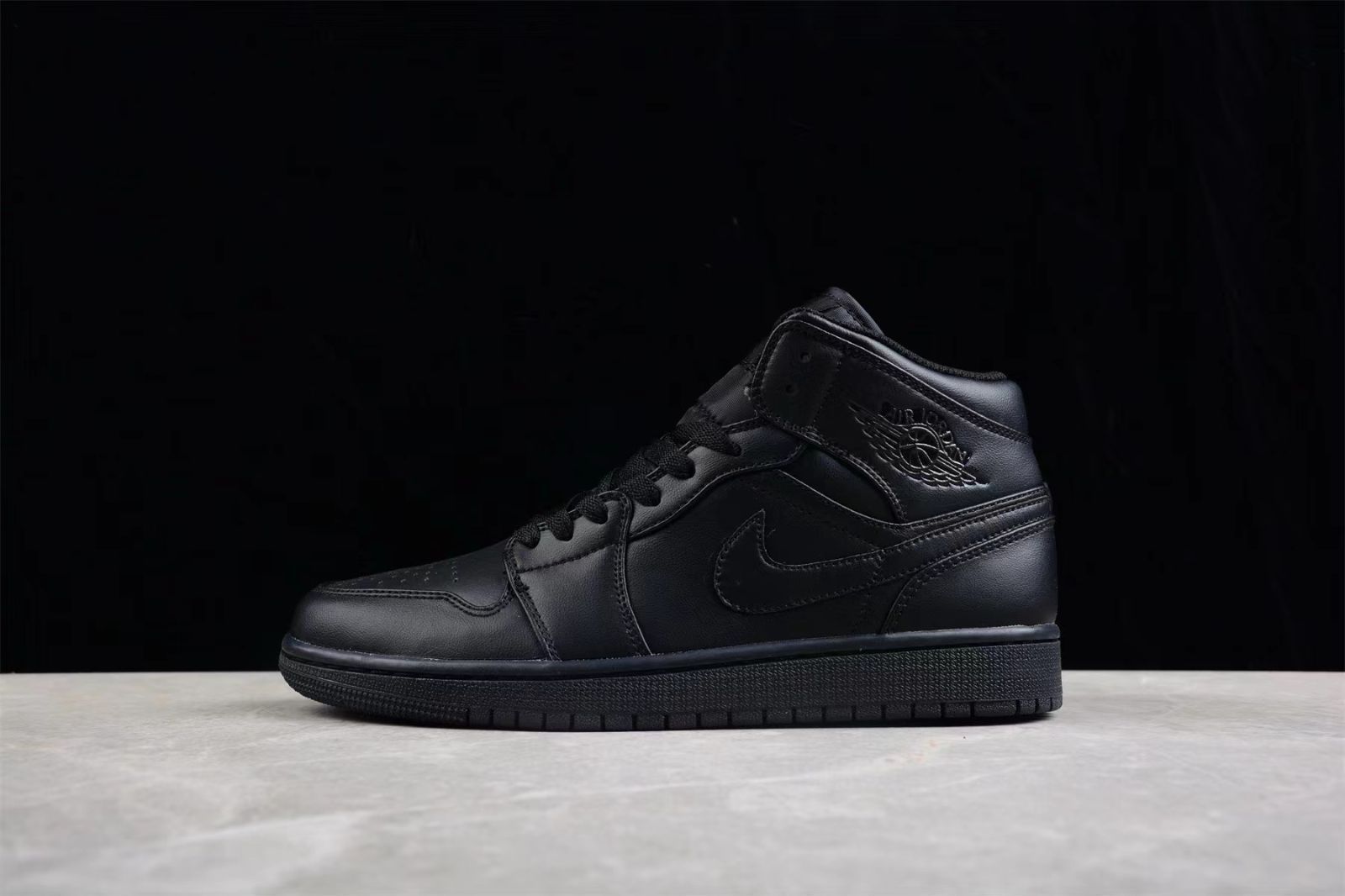 NIKE Air Jordan 1 エアジョーダン mid triple black