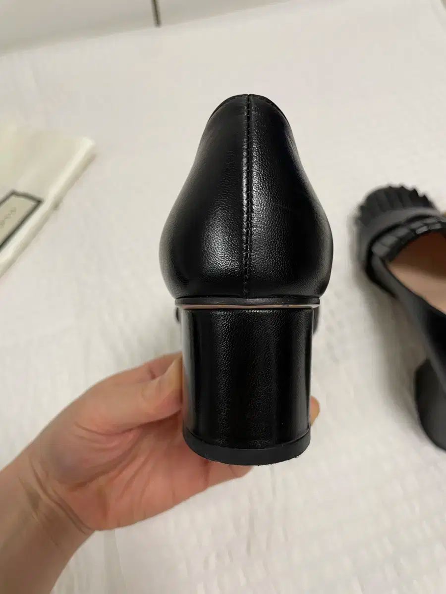 ミッドヒール パンプス