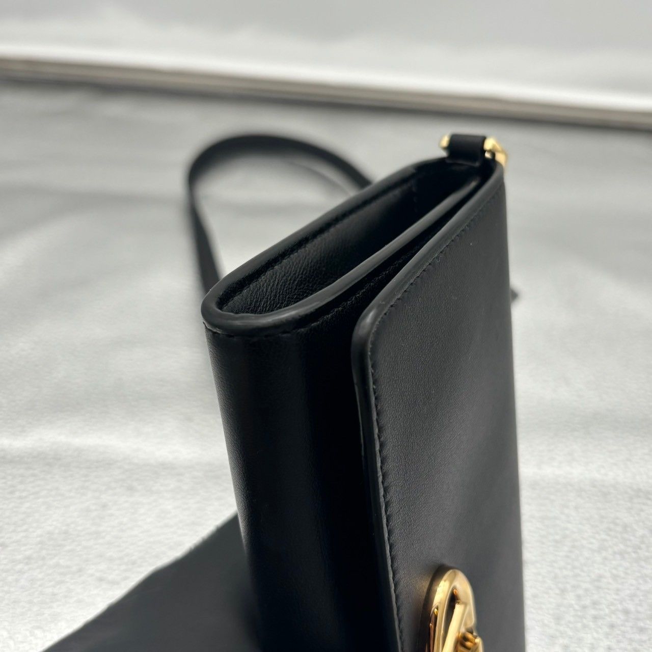 VALENTINO ヴァレンティノ Vロゴ ボールドエディション ブラック