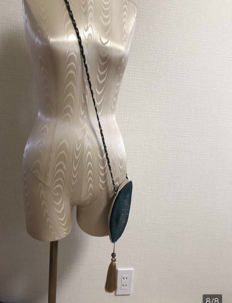1個限り★ジョージア　タッセル付き　ベロア伝統紋様刺繍ポシェット 14902b3e4de84e4daf325495fb0e4e