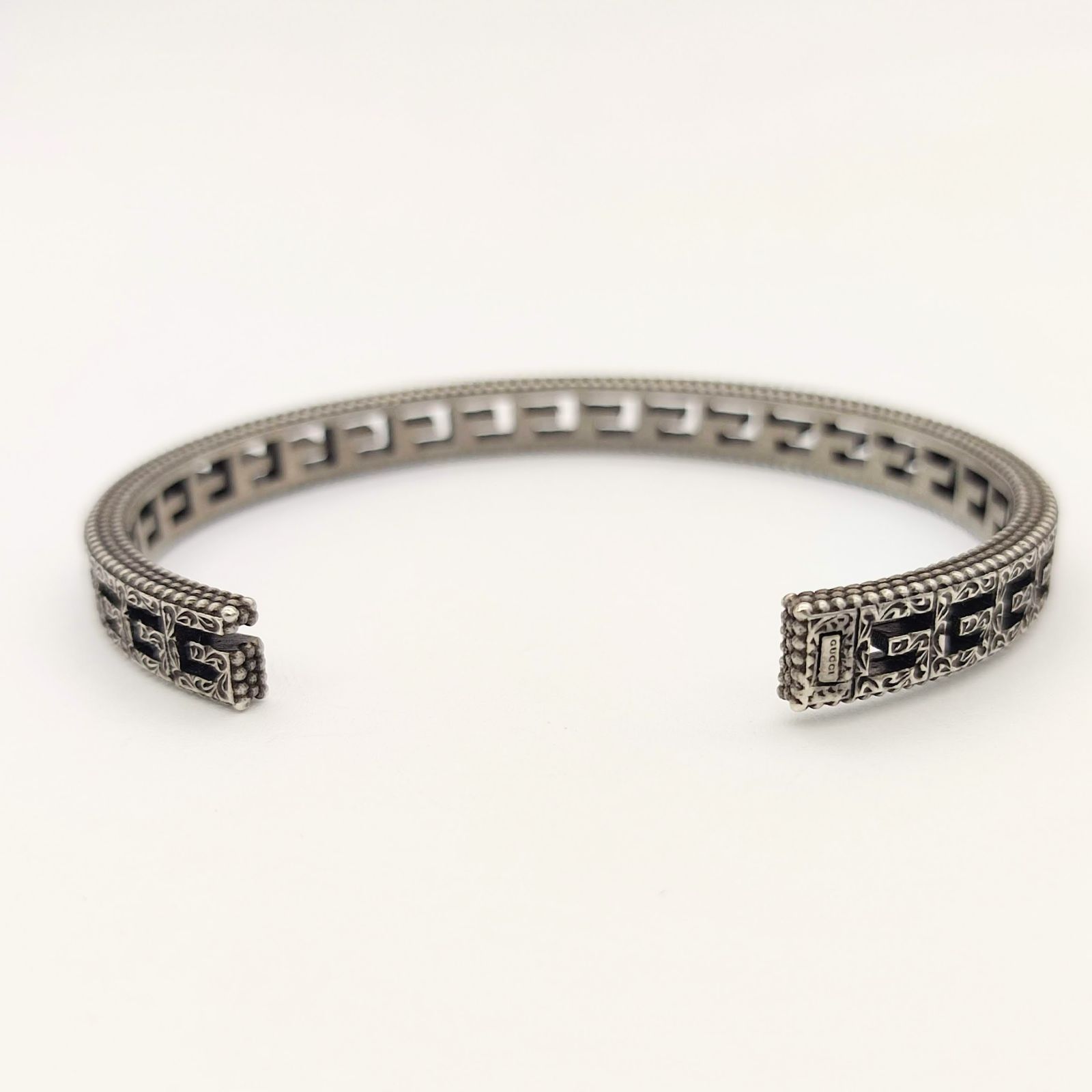 GUCCI グッチ アラベスク Gロゴ スクエア ブレスレット バングル 美品】GUCCI グッチ スクエアG アラベスクバングル 19 SILVER