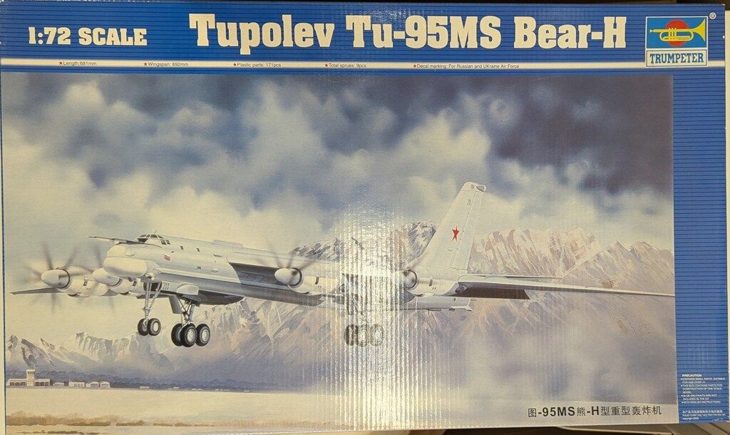 トランペッター 1/72 Tupolev Tu-95MS Bear-H 1601