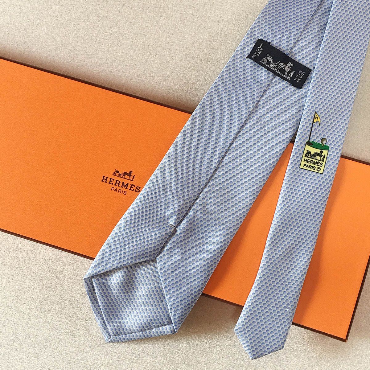 美品　HERMESネクタイ　ライトブルー系　フランス　シルク100％ 美品 エルメス HERMES ネクタイ シルク100% フランス製 ライト