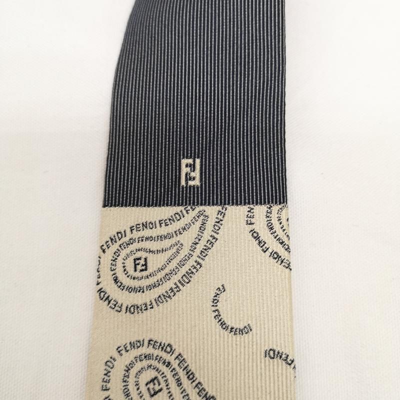 FENDI ロゴパターン シルクネクタイ FENDI ロゴパターン シルクネクタイ