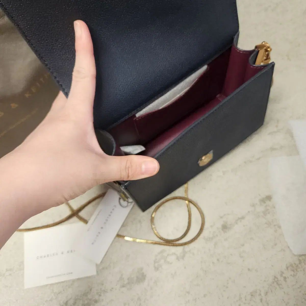 チャールズアンドキース クロスバッグ