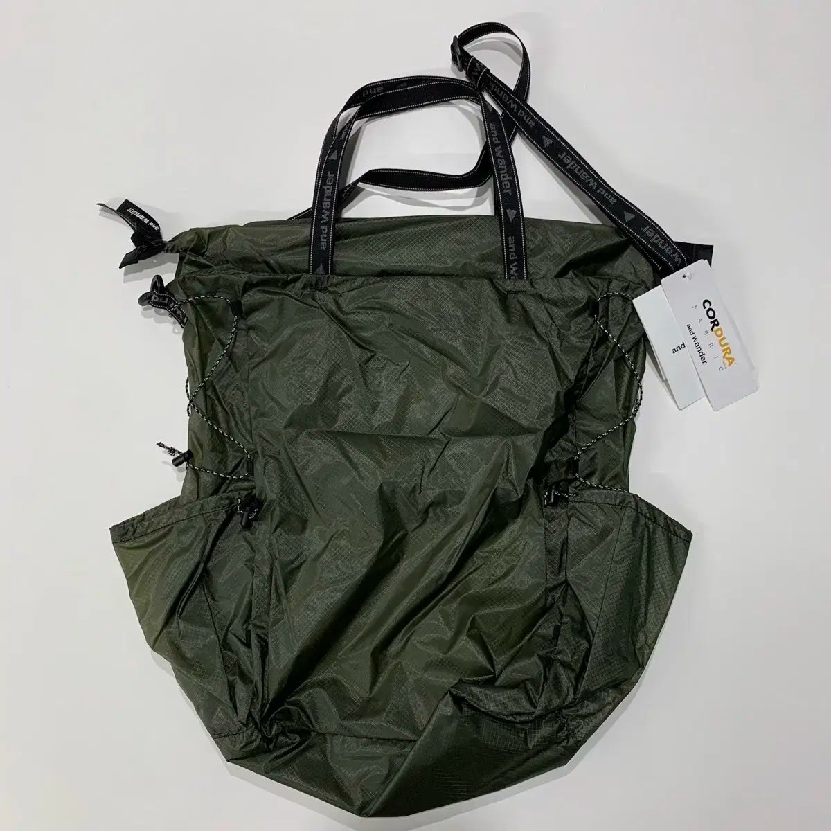 アンドワンダー And wander 3Dメッシュバックパック カーキ色 and