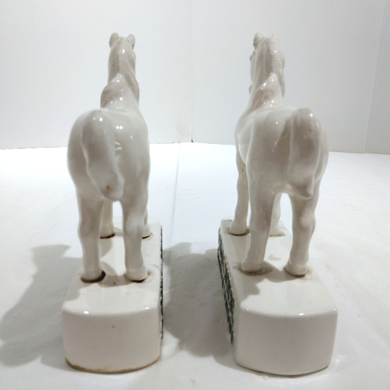 陶器 馬の形状 フィギュア 2体セット WHITE HORSE ウイスキー 陶器製 フィギュリン 白馬 2体セット