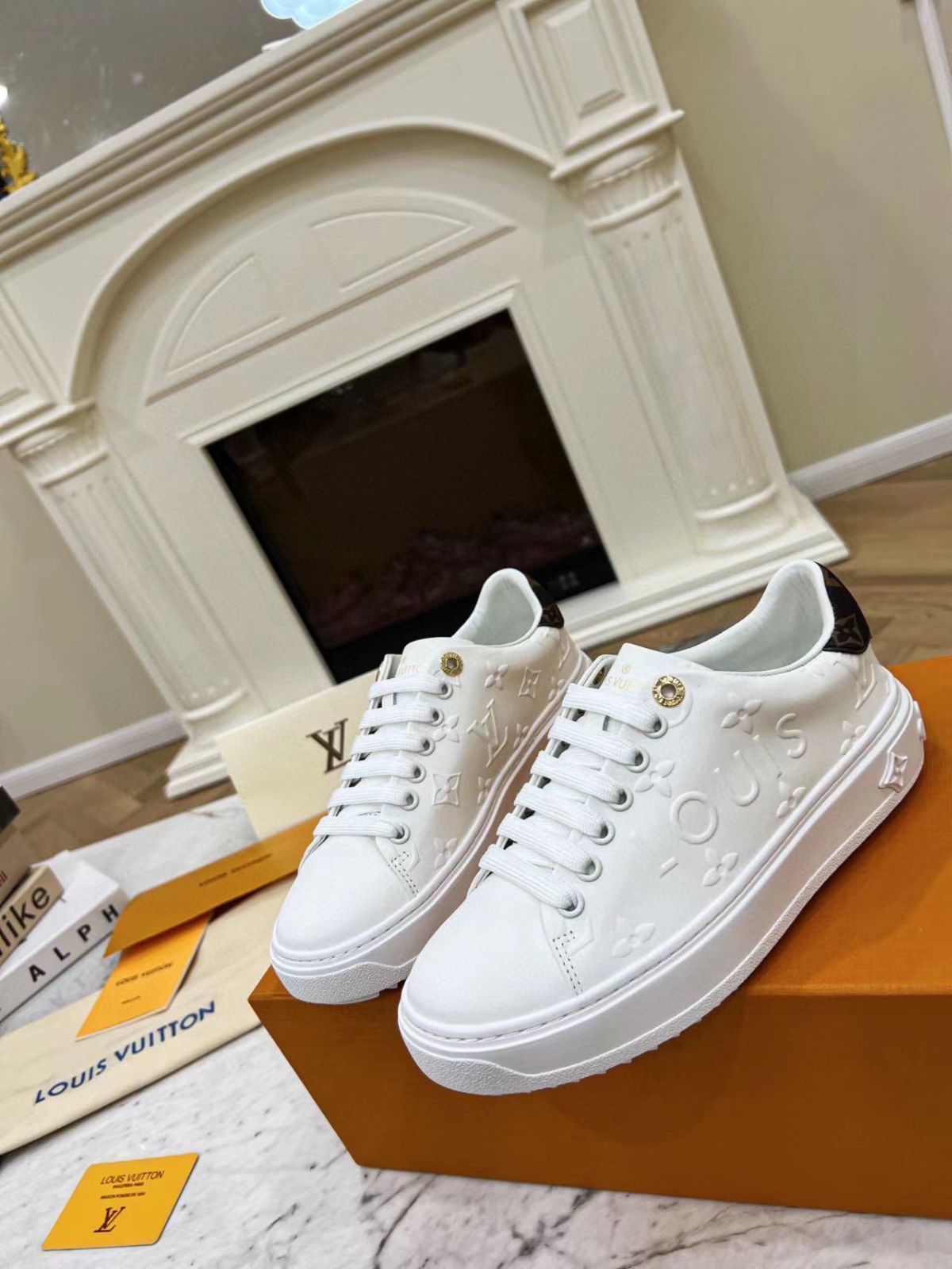 卍 CHANEL