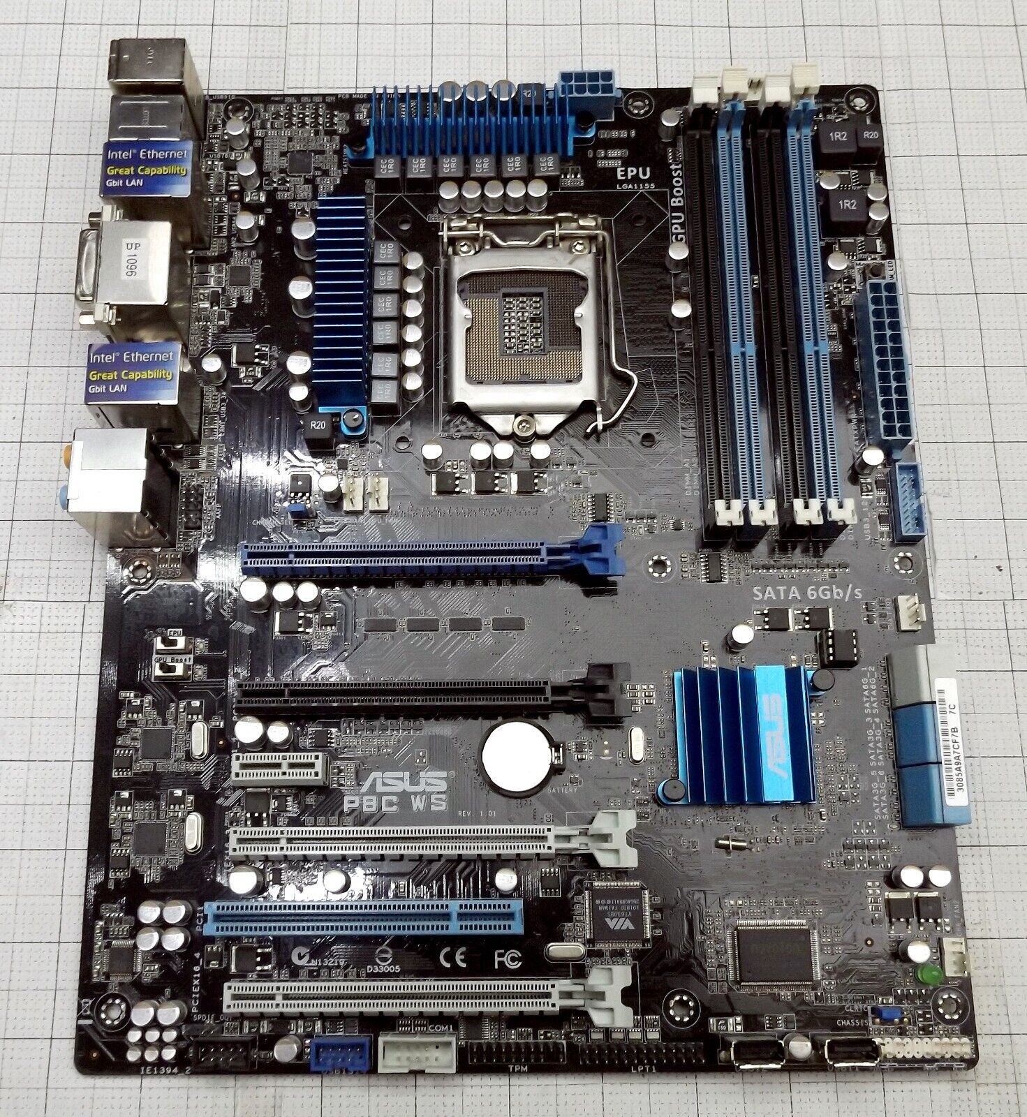 マザーボード - ASUS P8C-WS v1.01 - インテル - wkstation