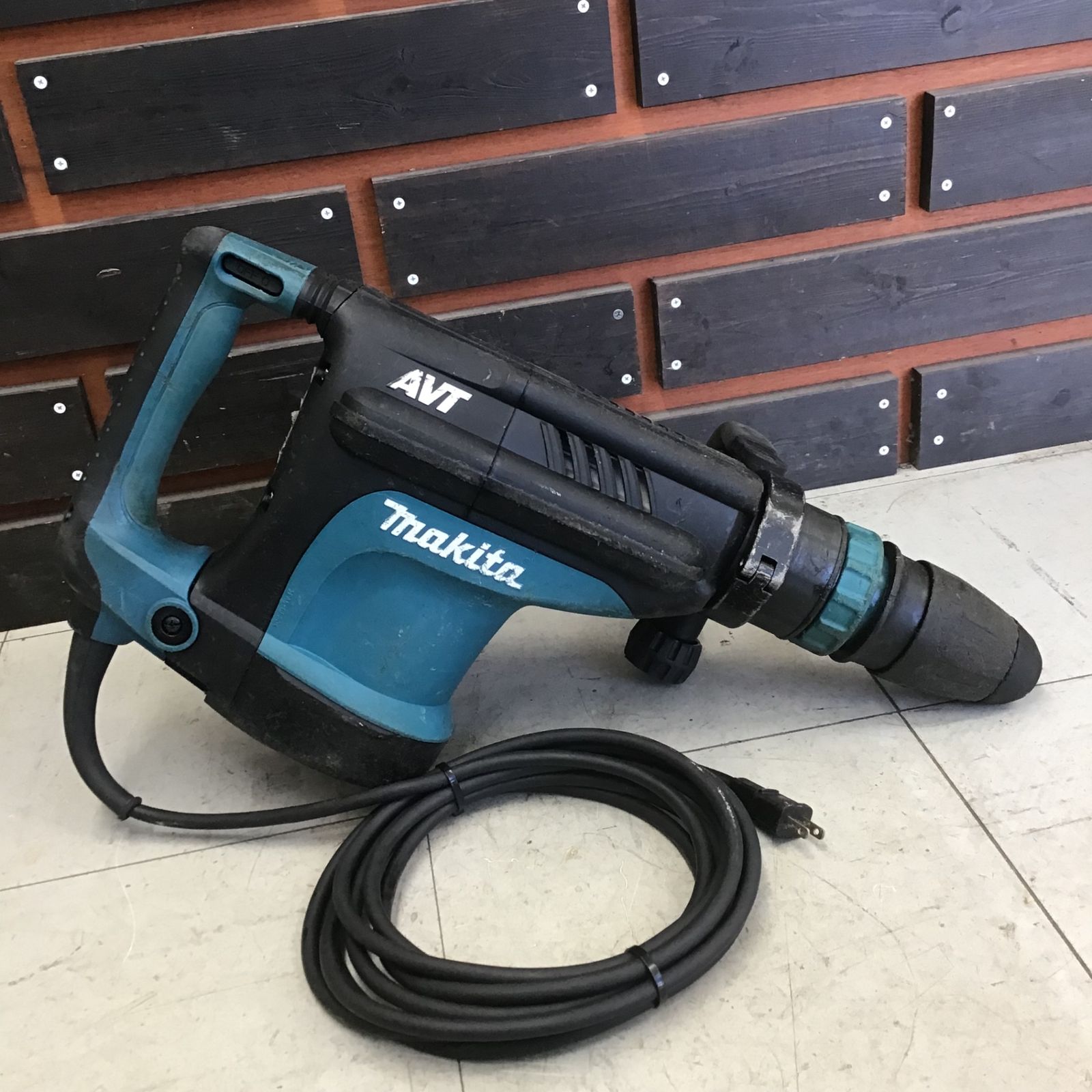 中古品】 マキタ/makita 電動ハンマ HM1213C 【鴻巣店】 - メルカリ