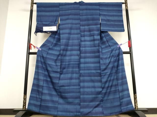 平和屋着物●藍造り国選定無形文化財　藍師・佐藤昭人　紬　天然藍　横縞　証紙付き　正絹　逸品　AAAW5307br 平和屋着物○藍造り国選定無形文化財 藍師・佐藤昭人 紬 天然藍 横縞