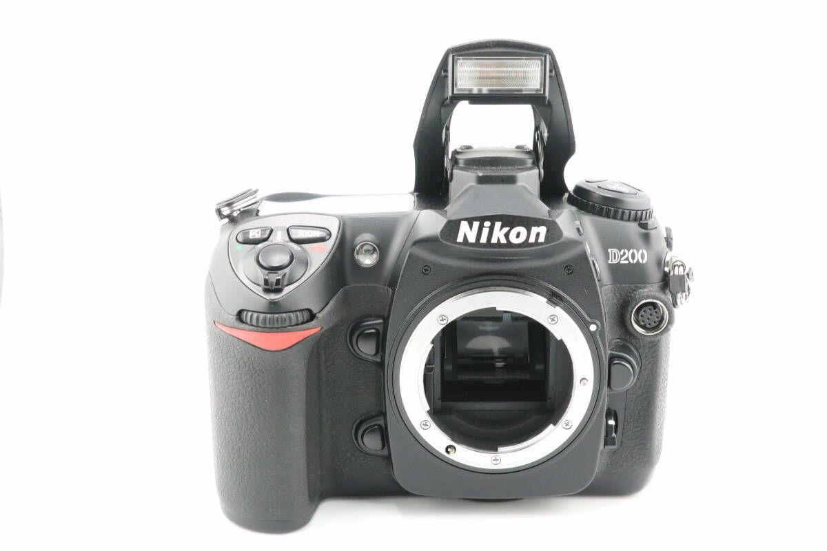 ☆極上品☆ショット数:8,639枚☆ニコン NIKON D200 ボディ