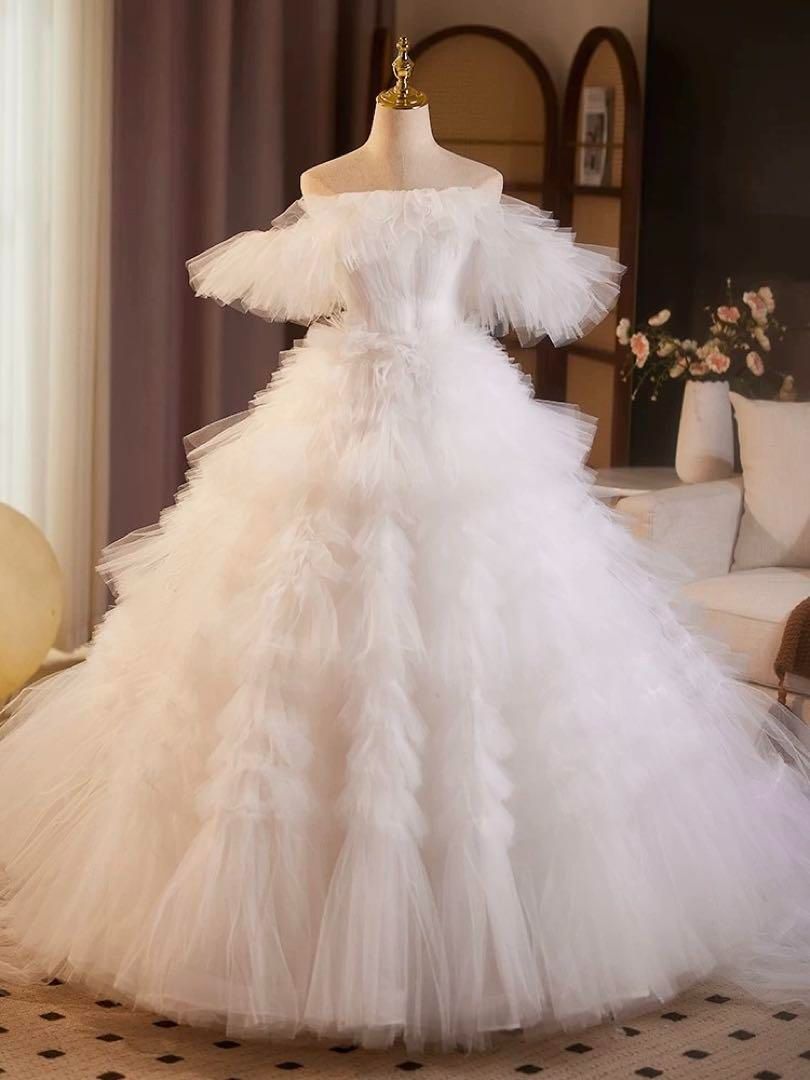 【トレンドのチュール】羽根のように軽やかで純白なウェディングドレス　結婚式前撮り 新品未使用 【トレンドのチュール】羽根のように軽やかで純白な