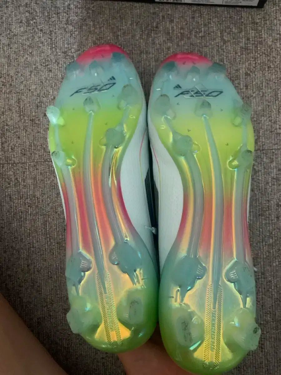 ⭐️新品未使用⭐️ 【25.5㎝】NIKEナイキ リアクト ガト　フットサルシューズ ナイキ「リアクトガト」が取扱いサイズ限定で日本国内でも発売