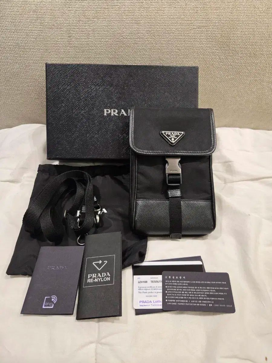 プラダ リナイロン ミニ クロスバック 携帯ホルダーバック