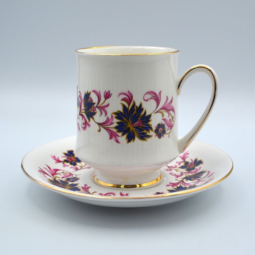 パラゴン】ライムグリーン素地に豪華な金彩と花柄のティーカップ