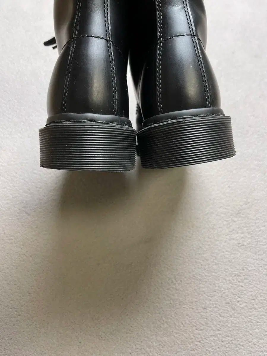 DR. MARTENS