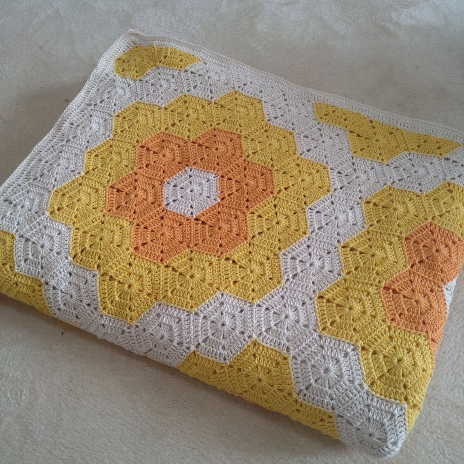 ＊ハンドメイド＊　ヘキサゴンモチーフ　マルチカバー ハンドメイド＊ヘキサゴンモチーフマルチカバー