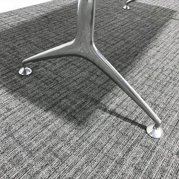 ミーティングテーブル
