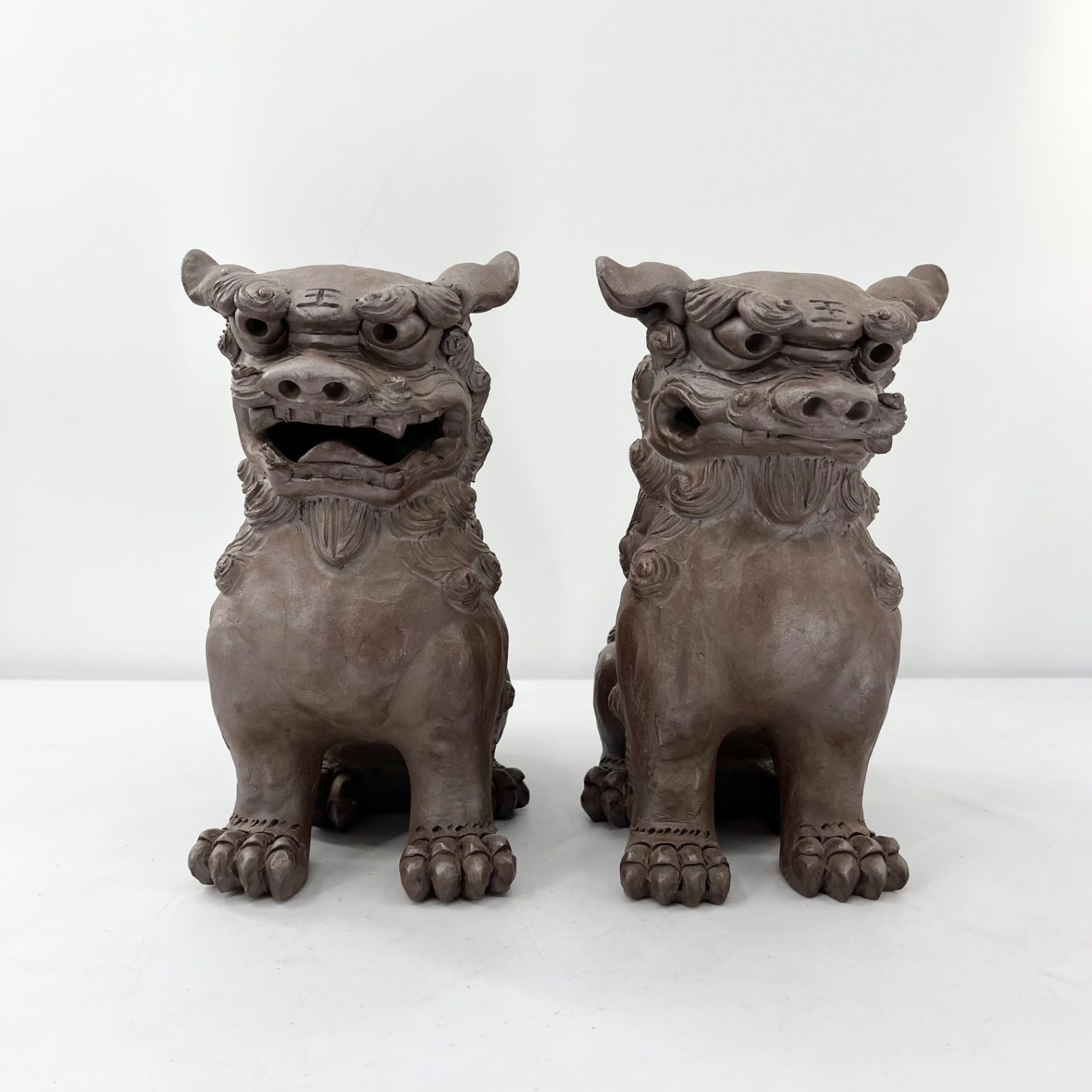 育陶園 壺屋焼 シーサー ペア 陶器 置物 阿吽 魔除け 沖縄 伝統工芸 手作り インテリア 飾り 現状品
