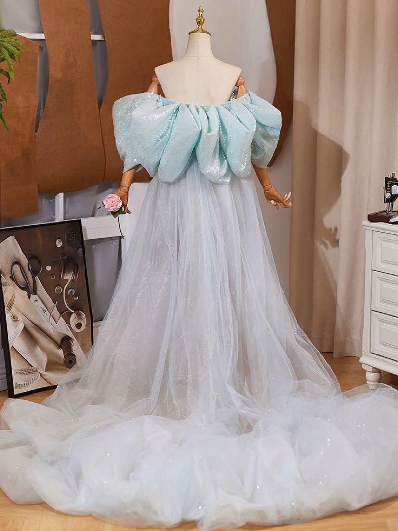 トレーンがゴージャスでフリルがオシャレなロングショール