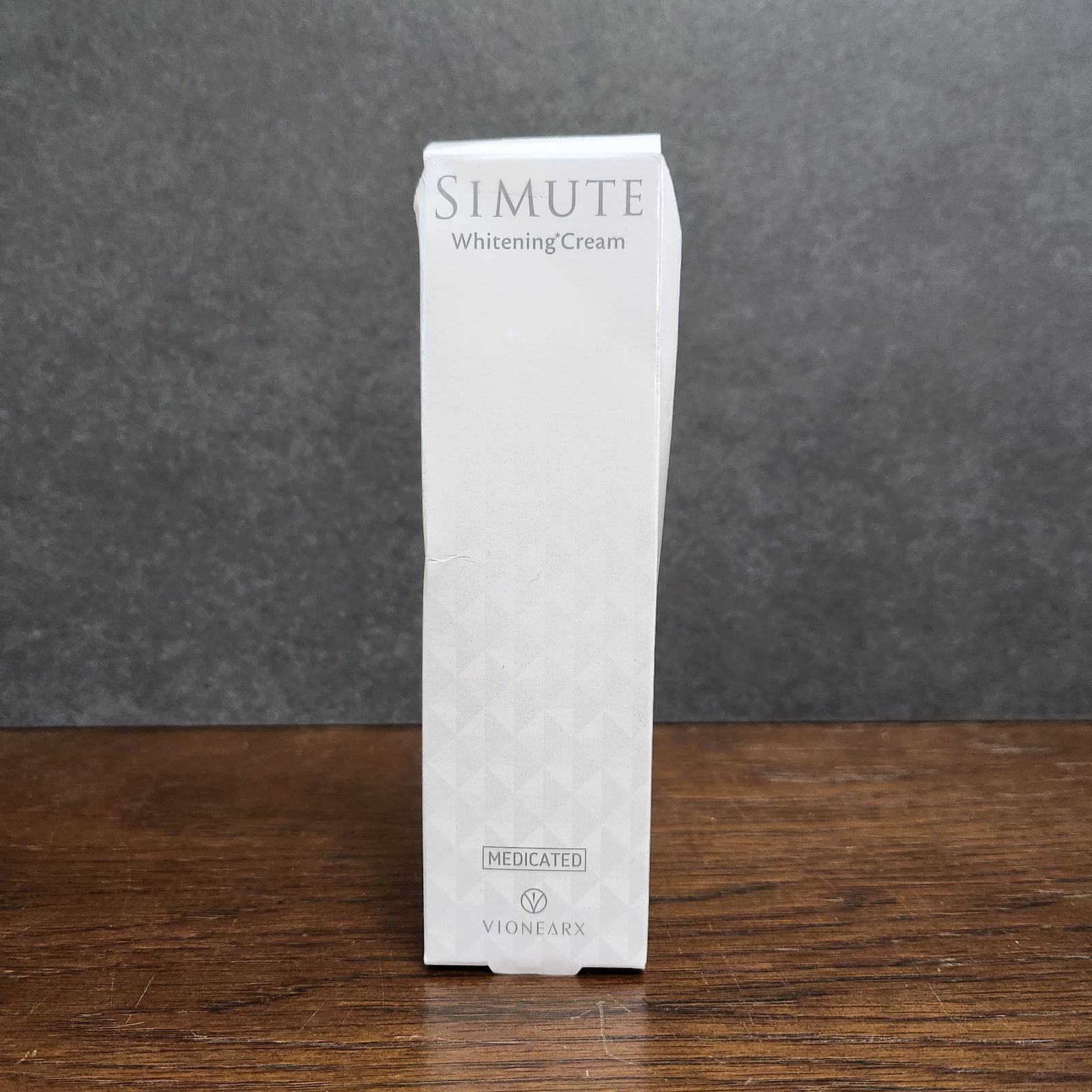 simute 薬用ホワイトクリーム 30g - 基礎化粧品