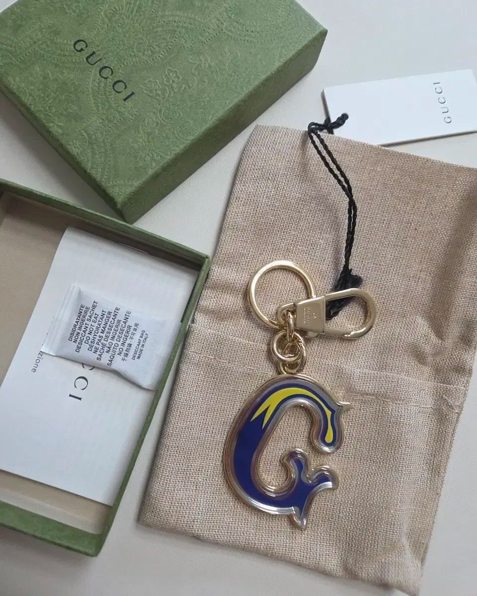 GUCCI グッチ イニシャル キーリング G K P
