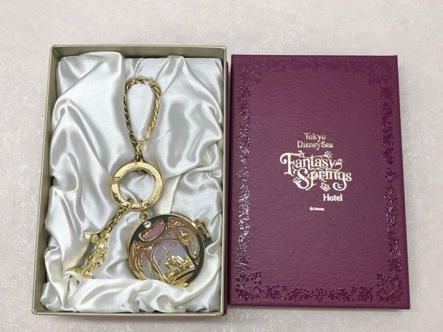 新品★ファンタジースプリングスホテル　グランドシャトー　キーホルダー 新品☆ファンタジースプリングスホテル グランドシャトー