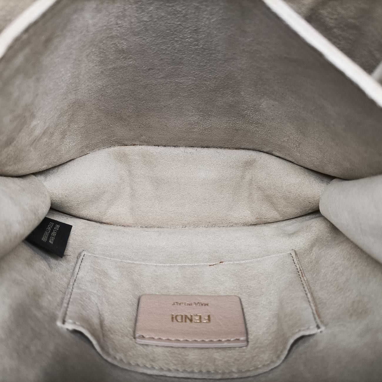 フェンディFendiスタッズ