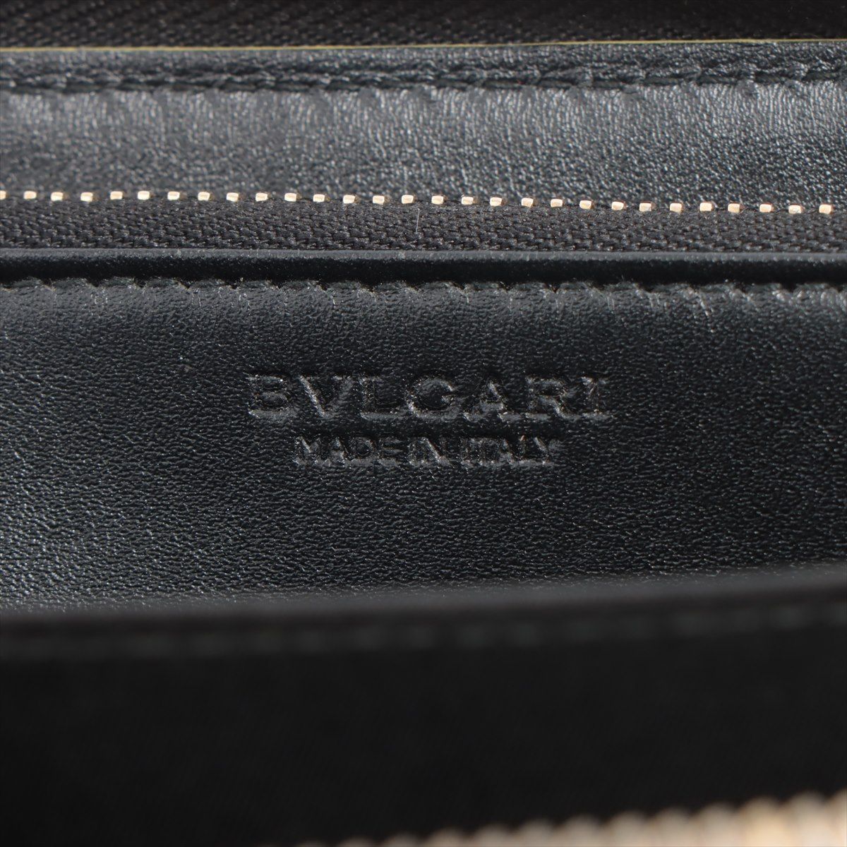 美品 ブルガリ コレツィオーネ ウィークエンド レザー 長財布二つ折り  