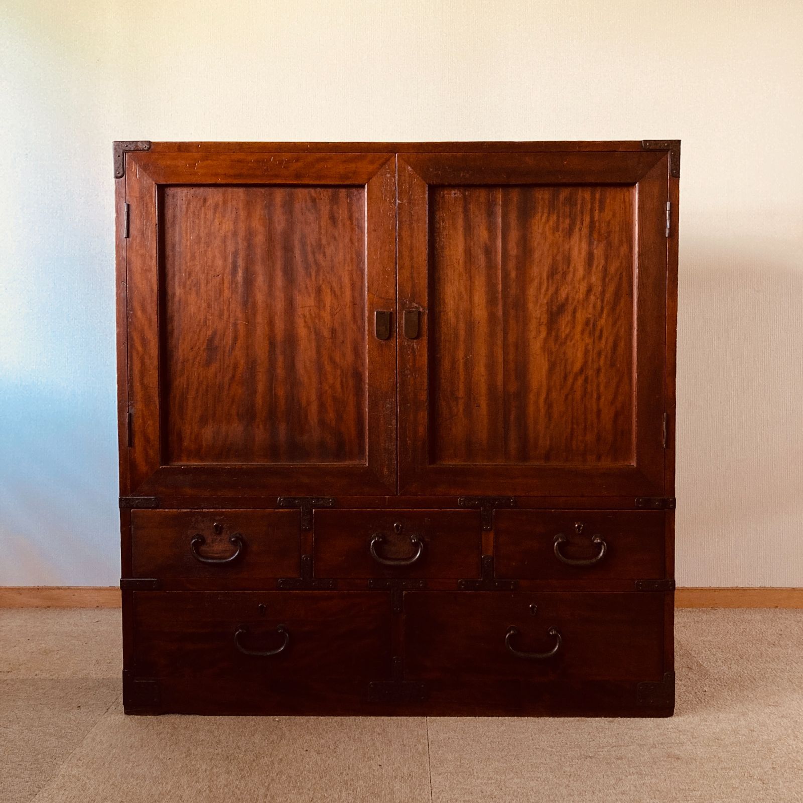 昭和レトロ 前面桜材の収納棚 金庫だったのかも アンティーク 棚 正面