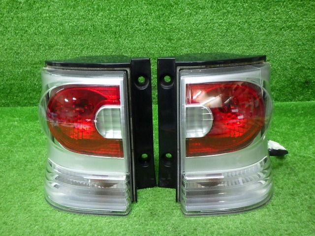ダイハツ　L375S　L385S　タントカスタム　テールレンズ　左右　20507　前期　241113042