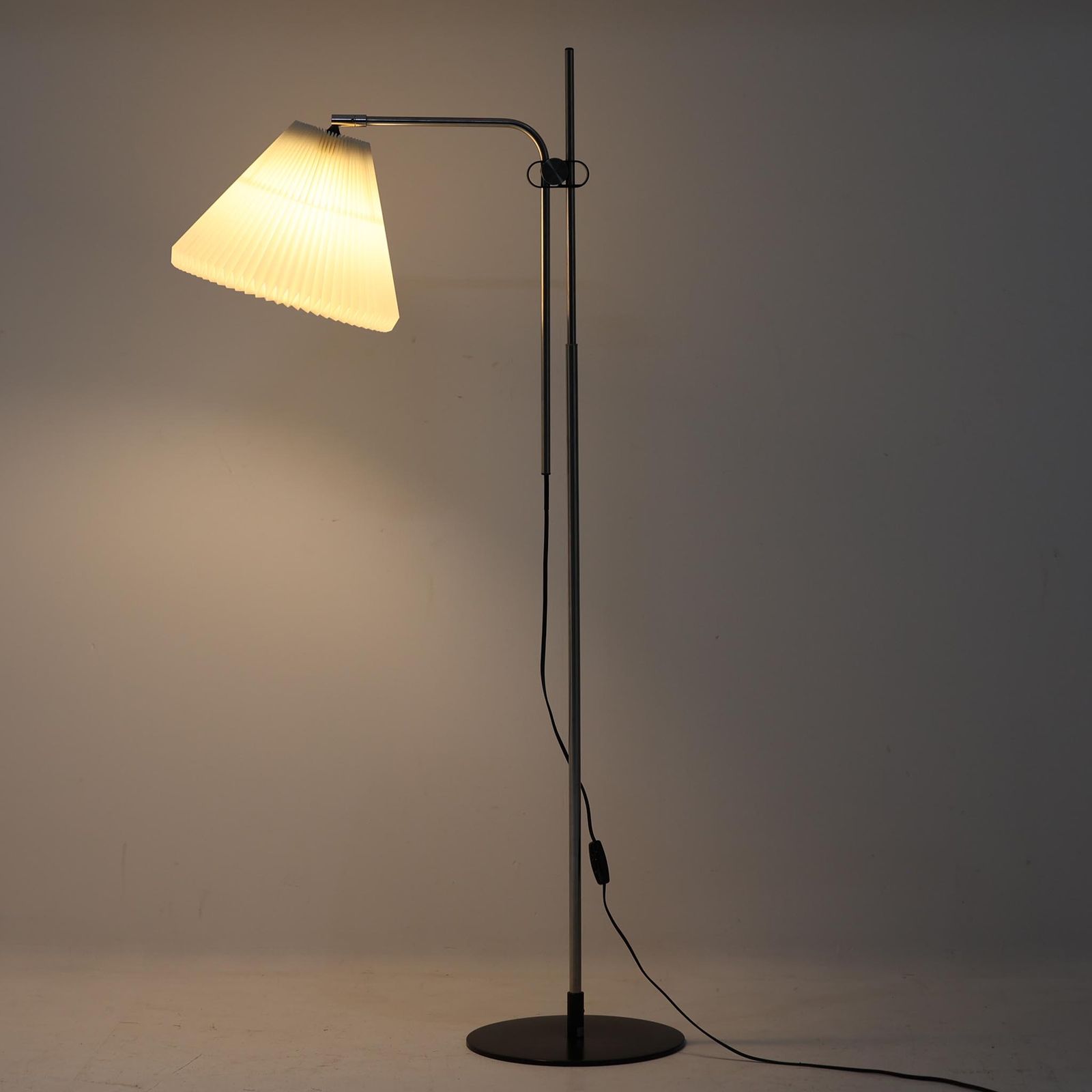 Michael Bang フロアランプ Model 321 スチール 高さ131cm Le Klint マイケル バン DK18746