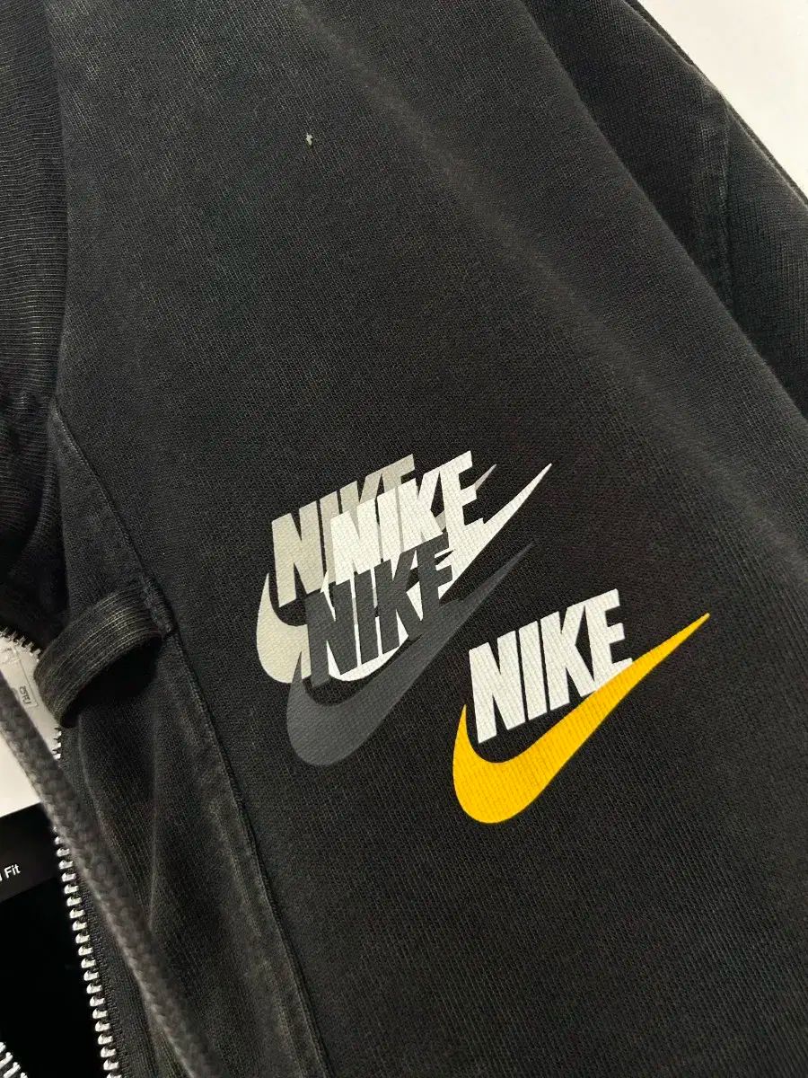 110 NIKE