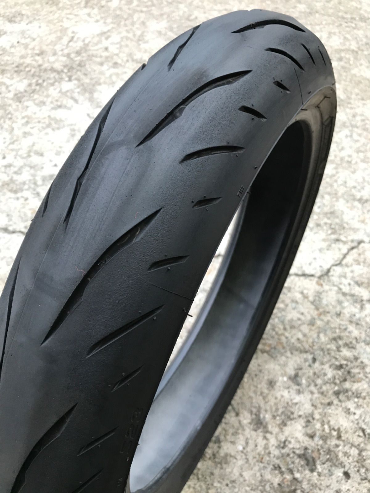 ブリヂストン S23 120|70ZR17 ラジアルフロント1