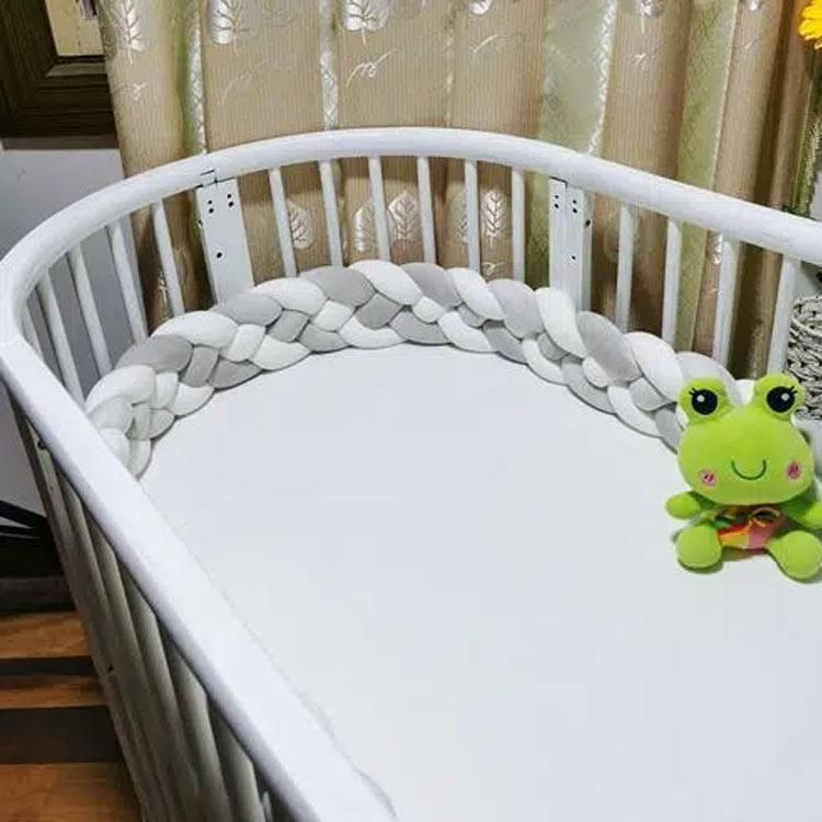 クッション ベッドサイド