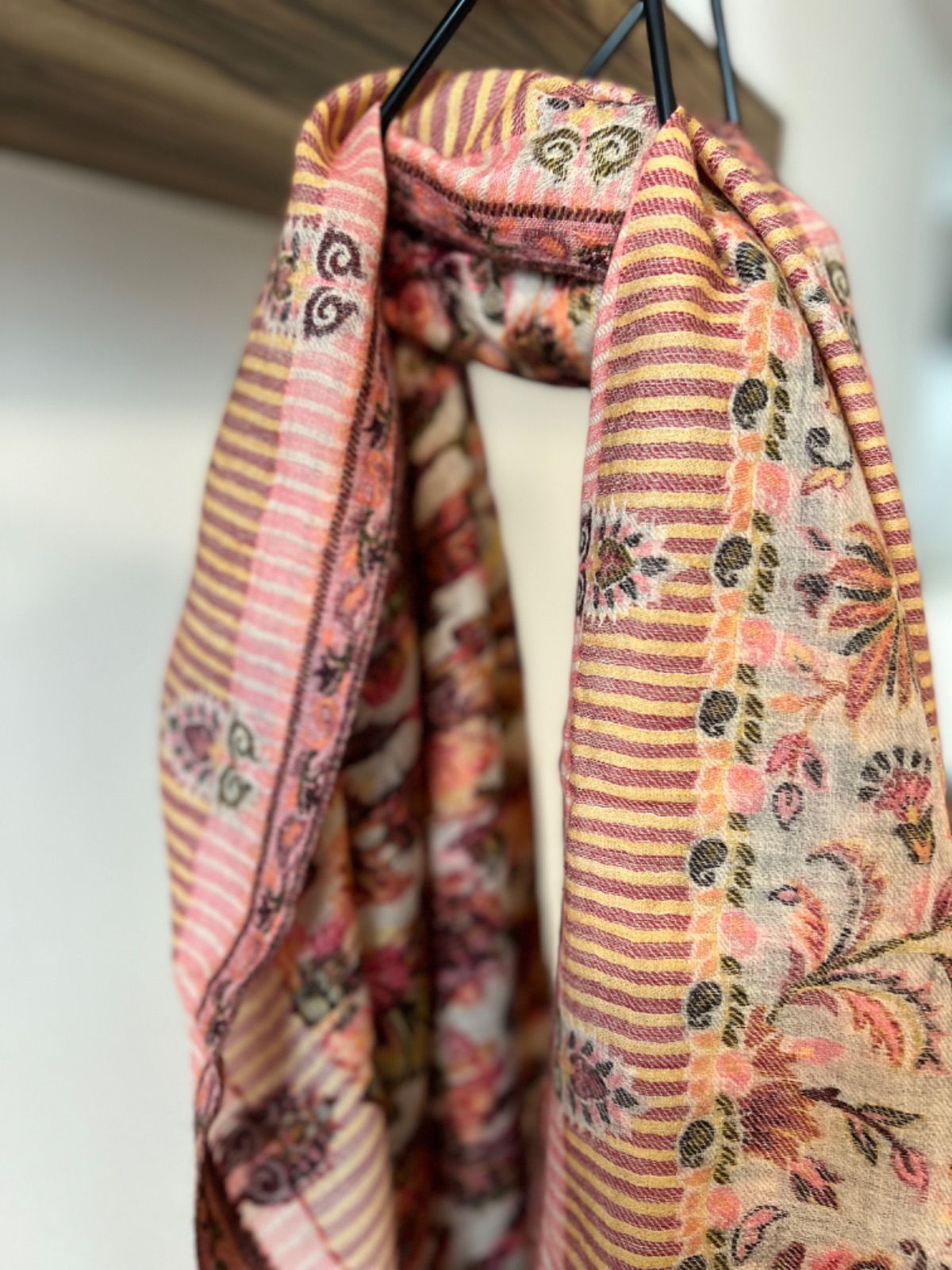 インド産‼️新品カニ織pashmina100%(手織り刺繍) - メルカリ