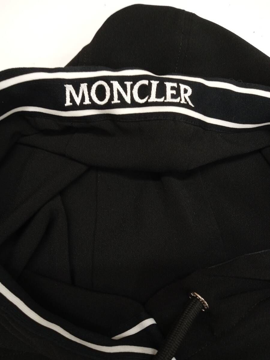 プルオーバーパーカー