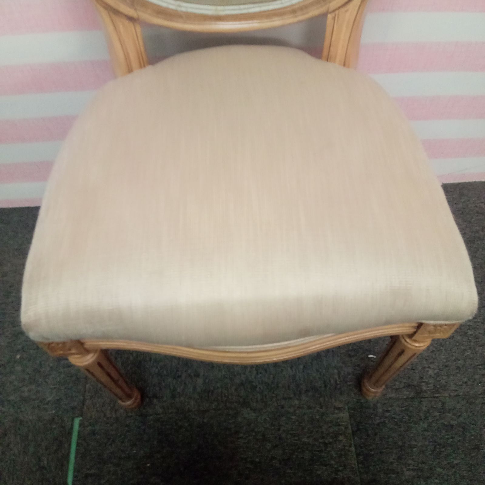 リネンベージュ フランス家具風