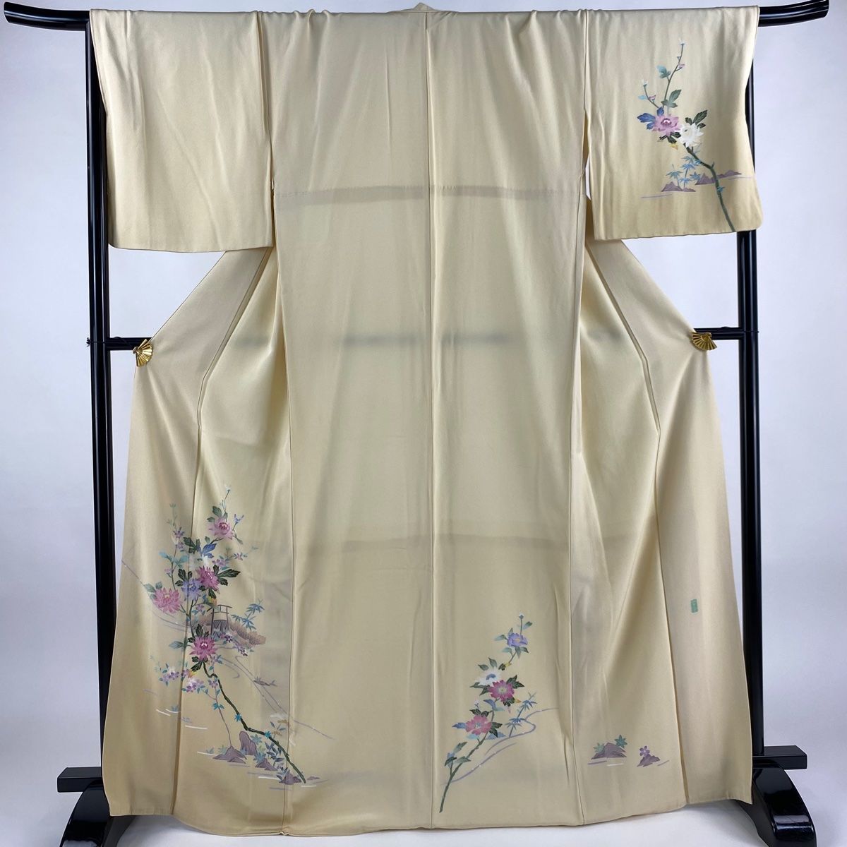 付下げ 身丈167cm 裄丈70cm L 袷 岡本幸治 落款 枝花 流水 ぼかし クリーム 正絹