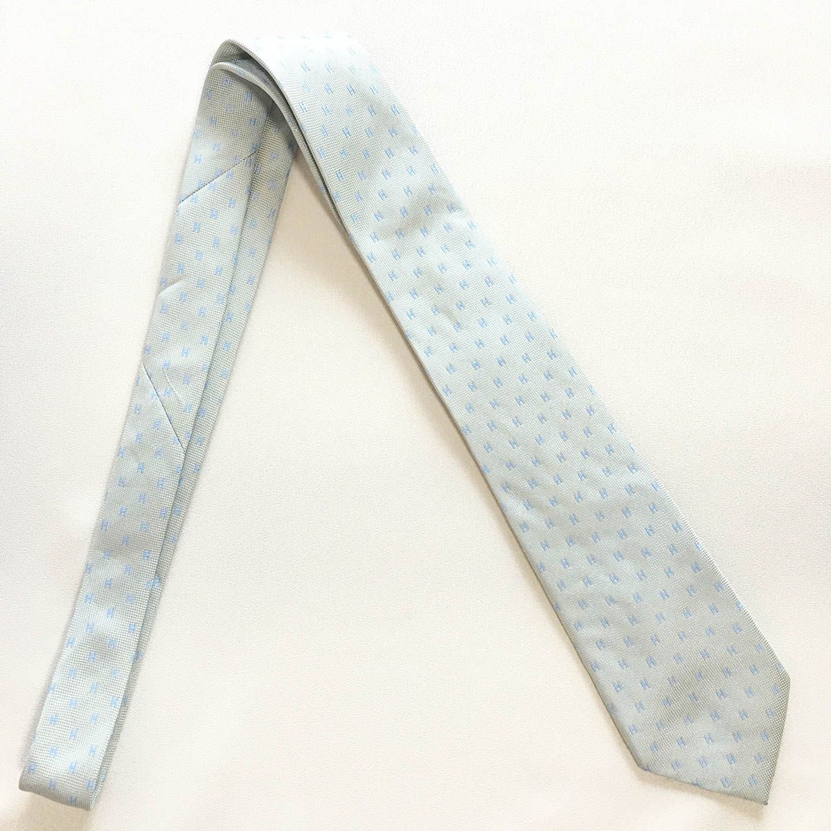 美品　HERMESネクタイ　ライトブルー系　フランス　シルク100％ 美品 エルメス HERMES ネクタイ シルク100% フランス製 ライト