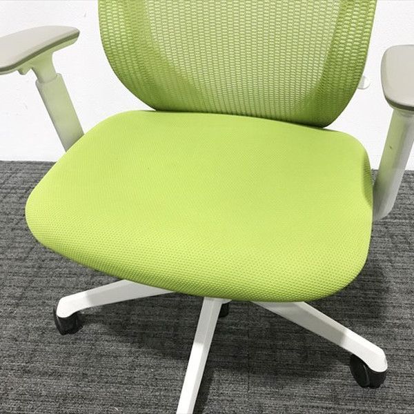 ヘッドレスト付